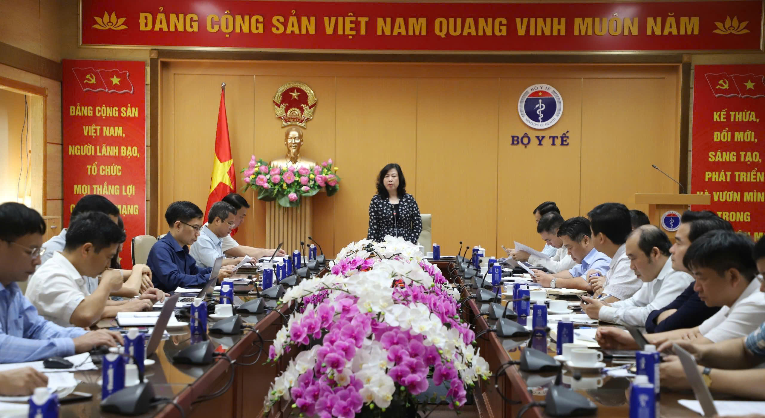 Bộ trưởng Đào Hồng Lan: Các đơn vị của ngành phải vào cuộc nghiêm túc thực hiện chuyển đổi số y tế