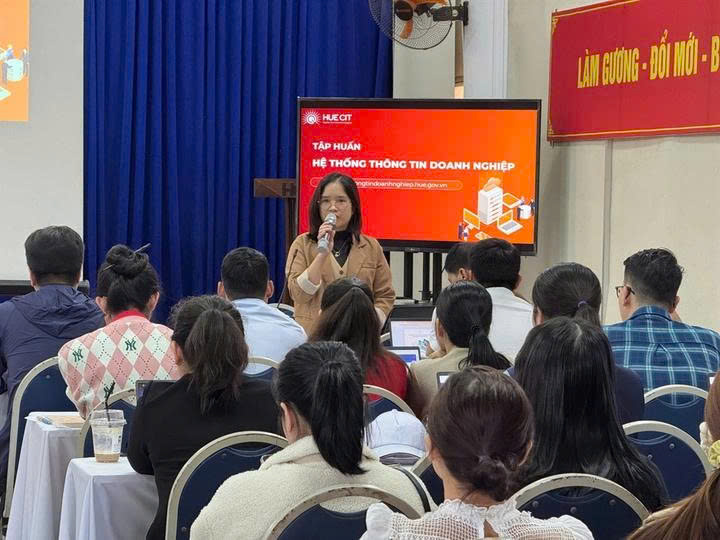 Huế thúc đẩy hiện diện số, lan tỏa “bình dân học vụ số” đến từng người dân, doanh nghiệp