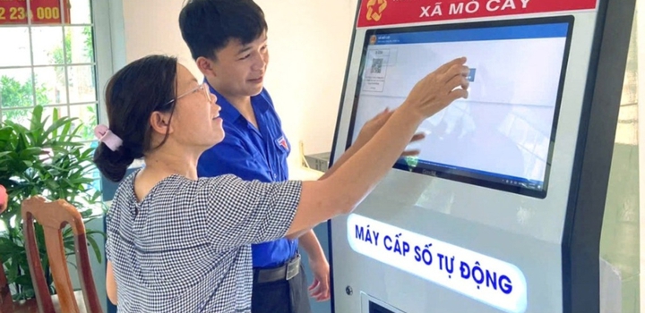 Quảng Ngãi đưa dịch vụ công trực tuyến về thôn, thúc đẩy chính quyền số từ cơ sở
